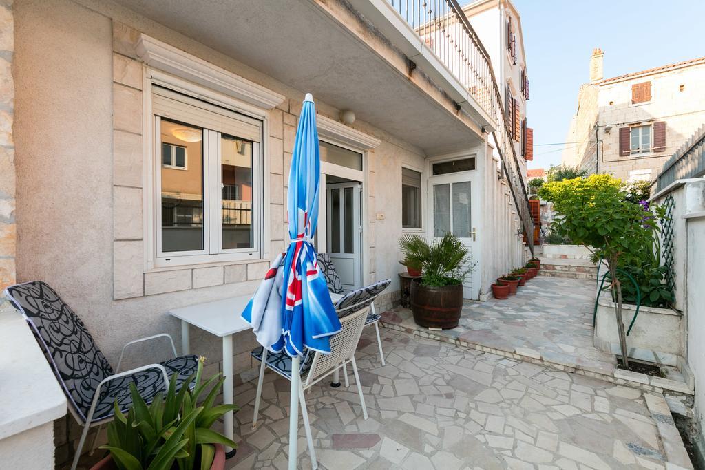 Apartments Kastelani Komiža Exterior foto