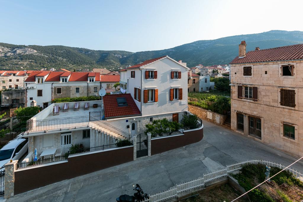Apartments Kastelani Komiža Exterior foto