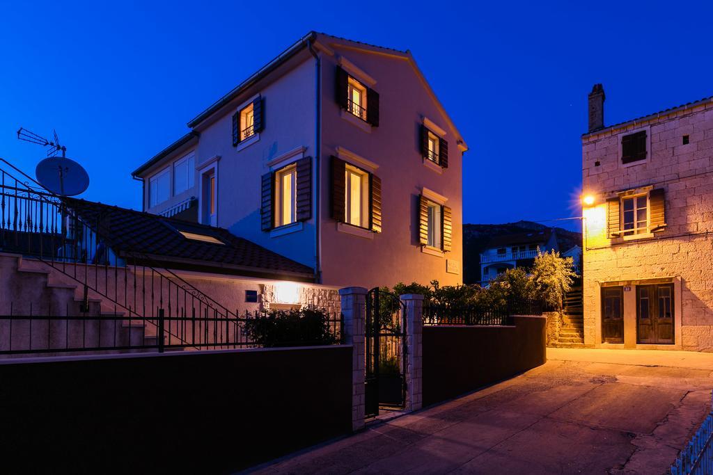 Apartments Kastelani Komiža Exterior foto
